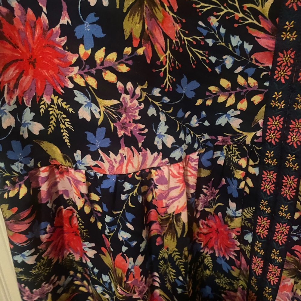The Pioneer Woman Floral Blouse -Size L Blue Pink - Picture 5 of 5